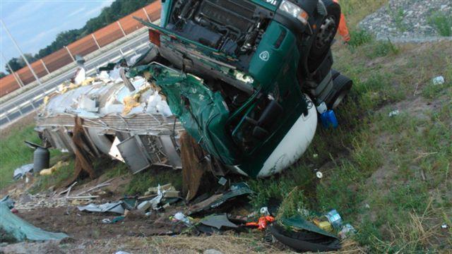 Wypadek cysterny na autostradzie A-1