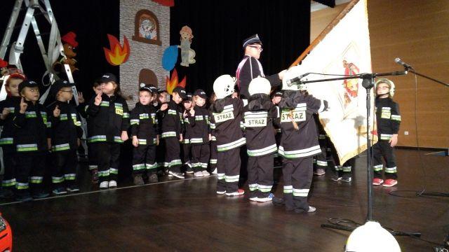 09-11-2017 Pasowanie na strażaka.