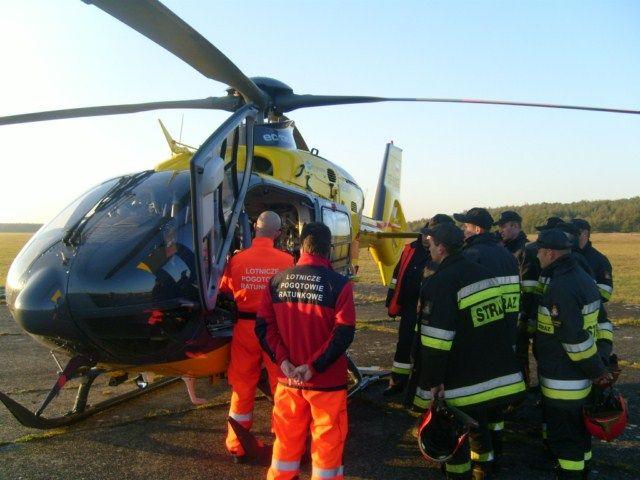 Szkolenie strażaków z załogą śmigłowca Lotniczego Pogotowia Ratunkowego